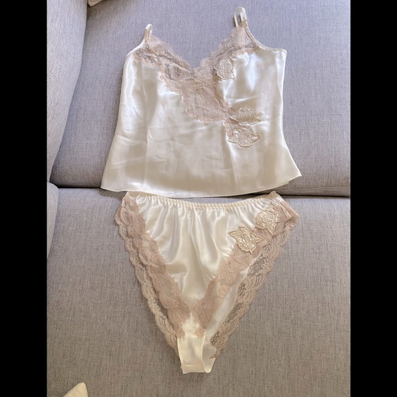 Victoria’s Secret Gold Label Vintage Camisole and Tap Pants size M - Picture 1 of 11